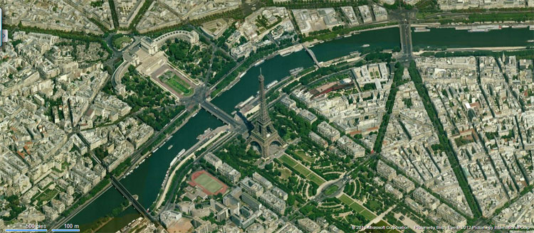 Torre Eiffel de París en perspectiva
